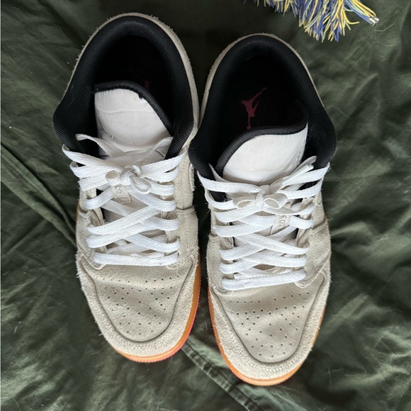 Jordan 1 Low Hyper Pink - Picture 2 of 7